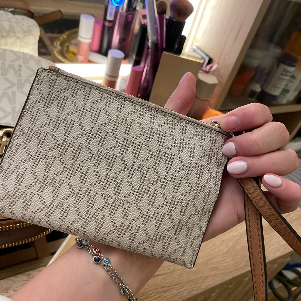 Michael Kors Brown and Cream Women's crossbody Bag and wallet w/ gold hardware. - Picture 7 of 8